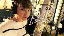 Taylor Swifts Shares Writing Process for ‘Gorgeous’ in New Video