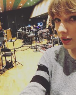 Taylor Swift Preps ‘Reputation’ Tour, Shares Selfie from ‘Repu-hearsals’